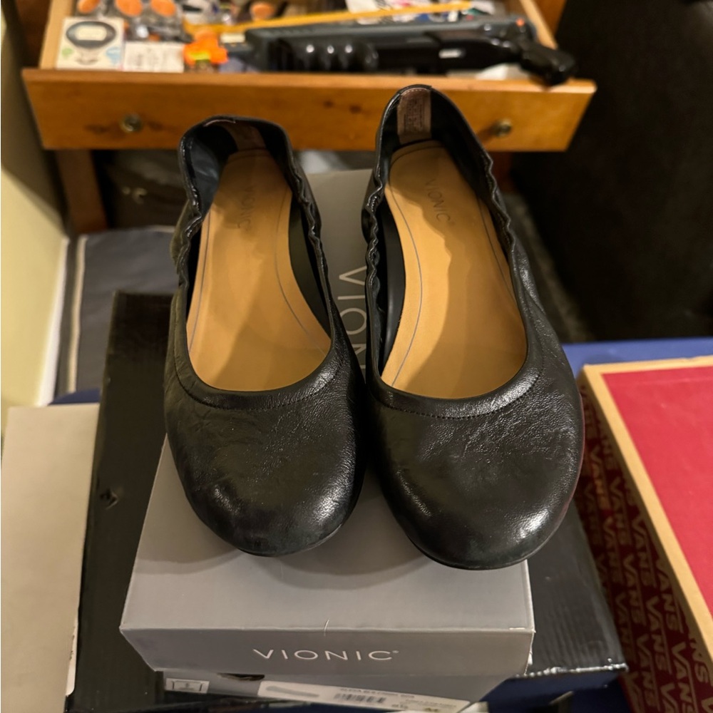Vionic Alexa flats size 8.5